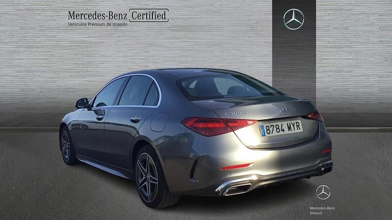 Usado Mercedes C300e 265 CV (194 kW) 2025 Gris / plata Berlina