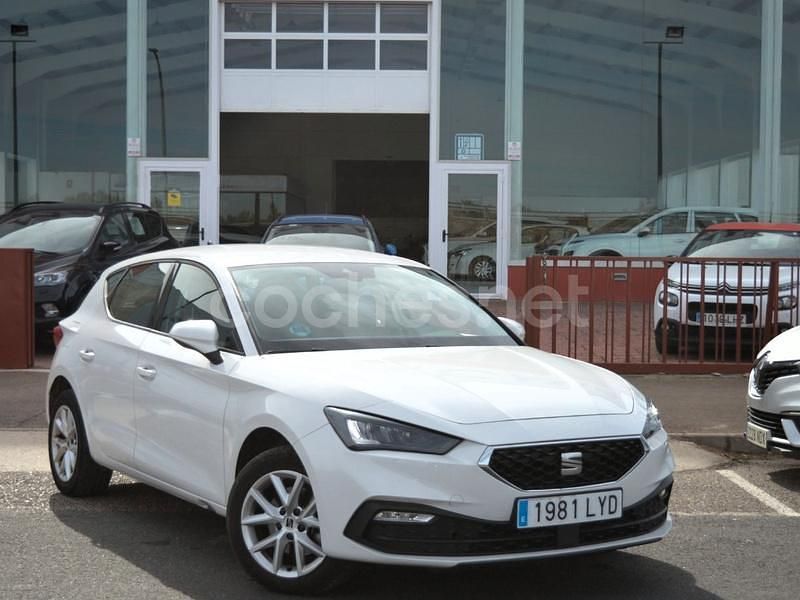 Usado Seat Leon Reference 116 CV (85 kW) 2022 Blanco Utilitario