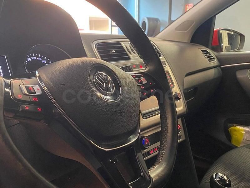 Usado VW Polo Advance 75 CV (55 kW) 2016 Rojo Berlina
