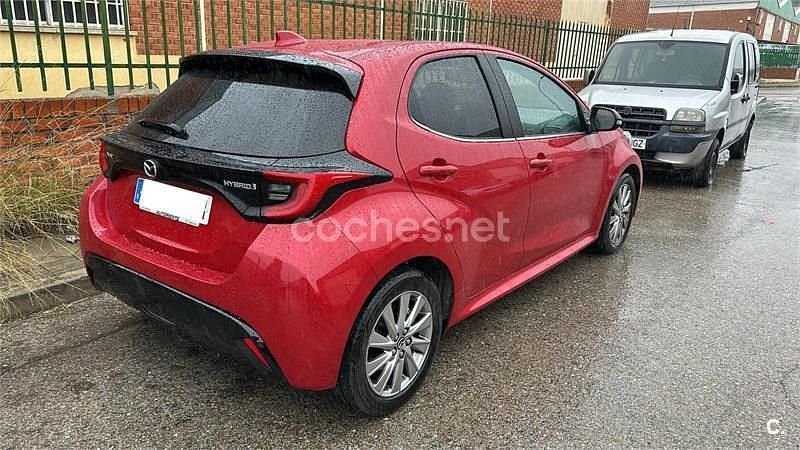Usado Mazda 2 116 CV (85 kW) 2023 Rojo Utilitario