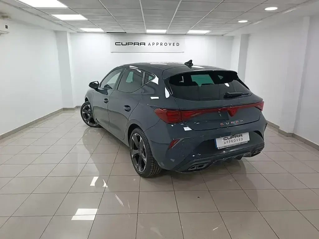 Nowe Cupra Leon 150 KM (110 kW) 2025 Niebieski Sedan/Limuzyna