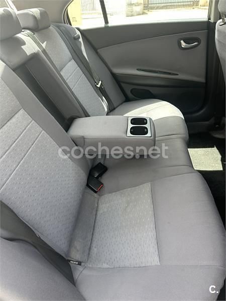 Usado Nissan Primera Acenta 109 CV (80 kW) 2003 Gris / plata Berlina