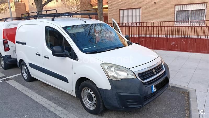 Usado Peugeot Partner Tepee Access 75 CV (55 kW) 2016 Blanco Monovolumen