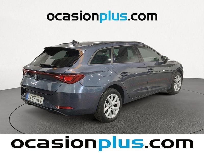 Usado Seat Leon Style 130 CV (95 kW) 2023 Gris Monovolumen