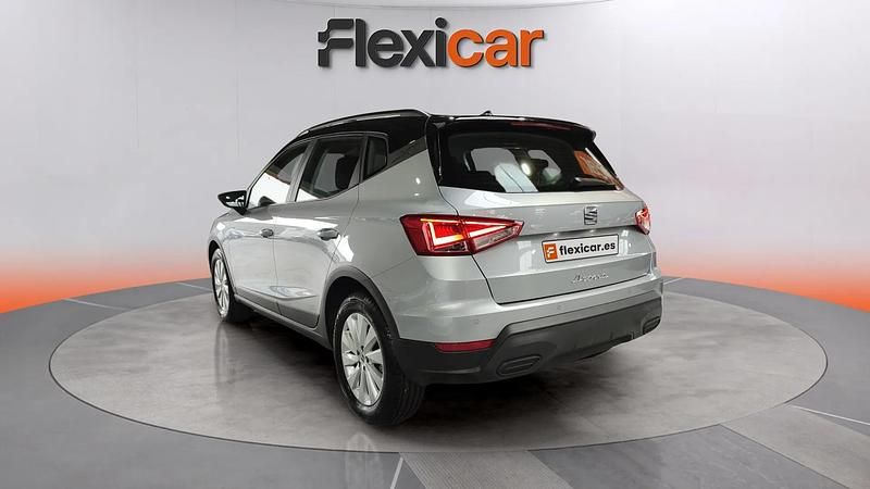 Usado Seat Arona Style 111 CV (81 kW) 2023 Gris SUV