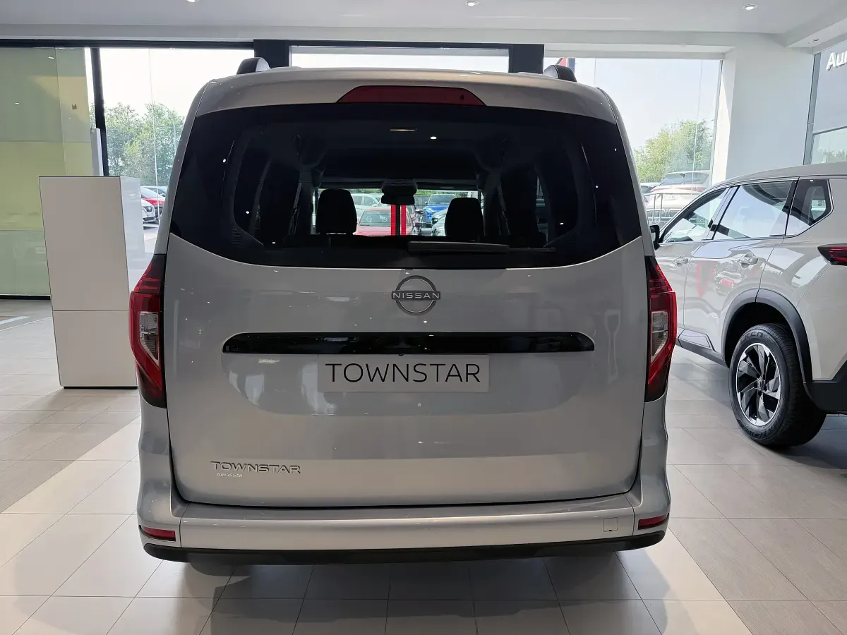 Nuevo Nissan Townstar N-Connecta 130 CV (95 kW) 2026 Monovolumen