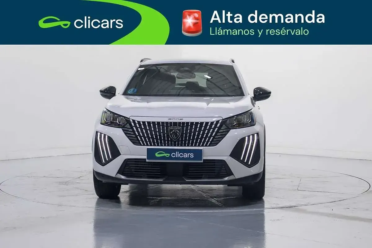 Usado Peugeot 2008 Allure 136 CV (100 kW) 2025 Blanco SUV