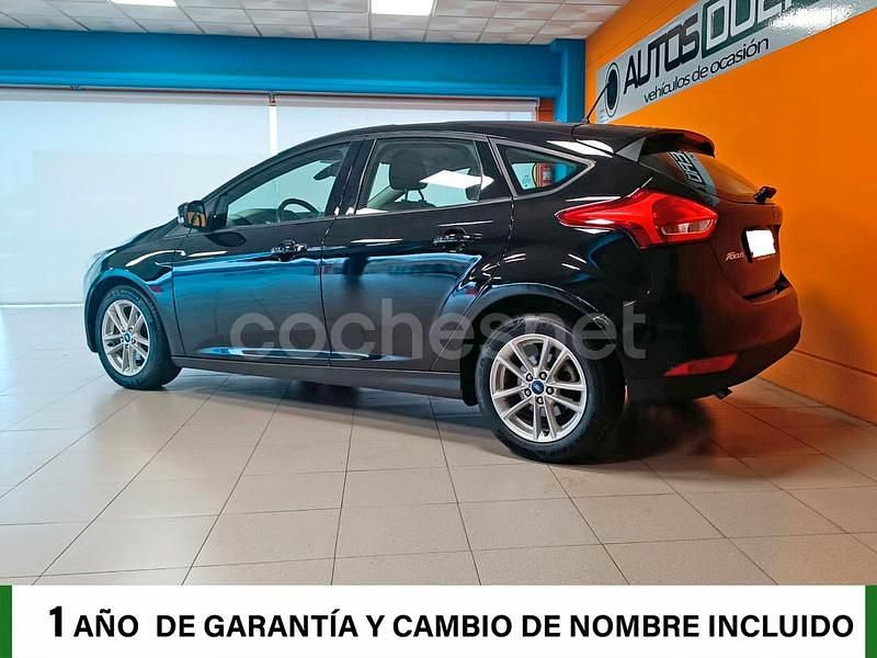 Usado Ford Focus Trend 120 CV (88 kW) 2017 Negro Berlina