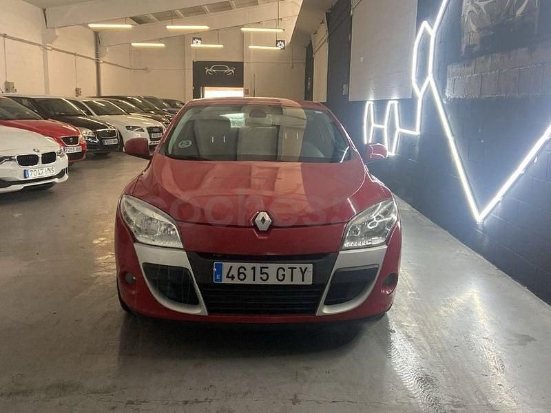 Usado Renault Mégane Dynamique 105 CV (77 kW) 2010 Rojo Berlina