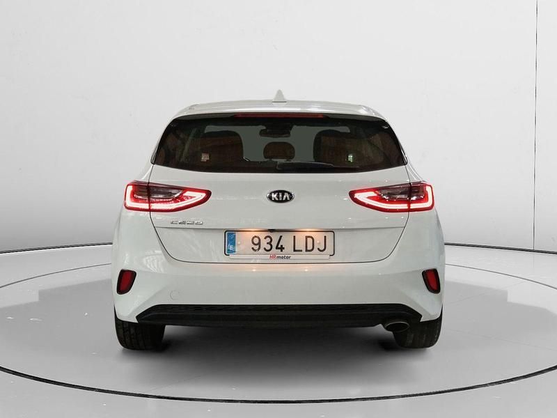 Usado Kia Ceed 101 CV (74 kW) 2019 Blanco Utilitario
