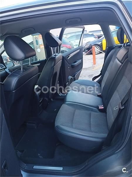 Usado Mercedes B180 109 CV (80 kW) 2010 Gris / plata Monovolumen