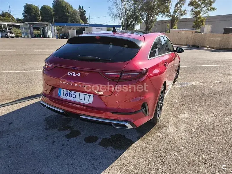 Usado Kia ProCeed GT-Line 160 CV (117 kW) 2021 Rojo Familiar