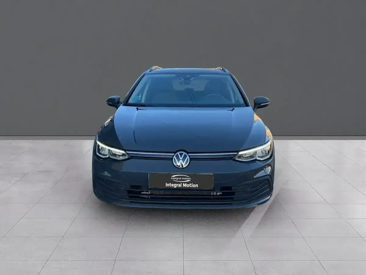 Usado VW Golf VIII Life 110 CV (80 kW) 2022 Gris Familiar