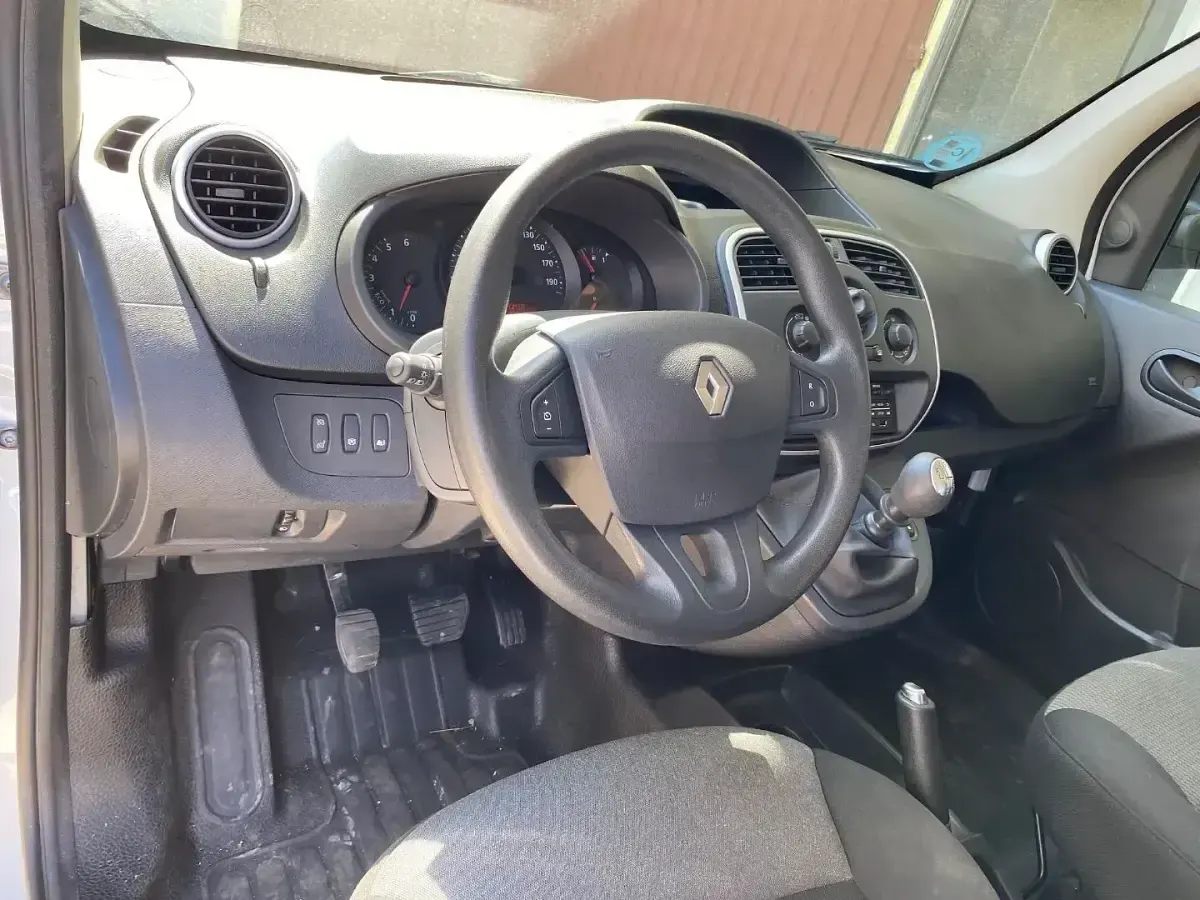 Usado Renault Kangoo Zen 95 CV (69 kW) 2021 Blanco Monovolumen