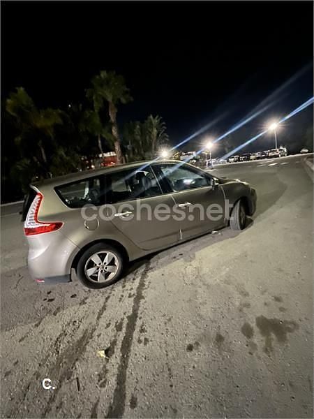 Usado Renault Scénic III Dynamique 130 CV (95 kW) 2011 Beige Monovolumen