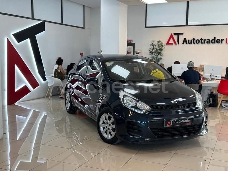 Negro Usado 2016 Kia Rio Berlina | 8999 € (Precio justo) - Imagen 1/4