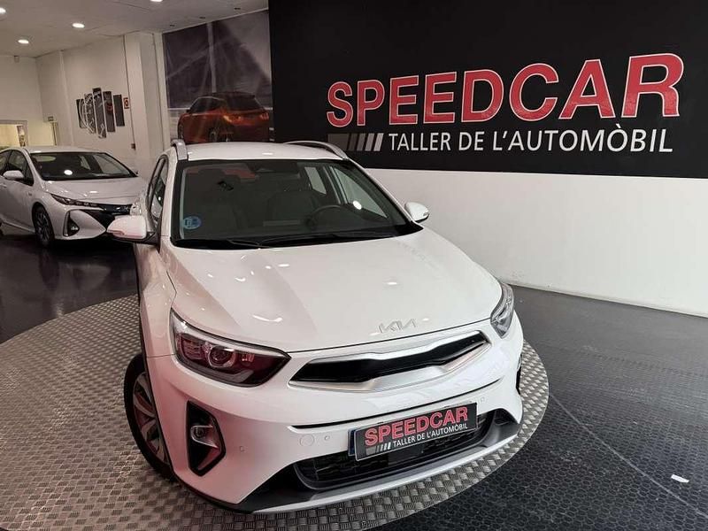 Usado Kia Stonic 101 CV (74 kW) 2024 Blanco SUV
