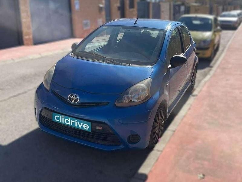 Usado Toyota Aygo Live 68 CV (50 kW) 2013 Azul Utilitario