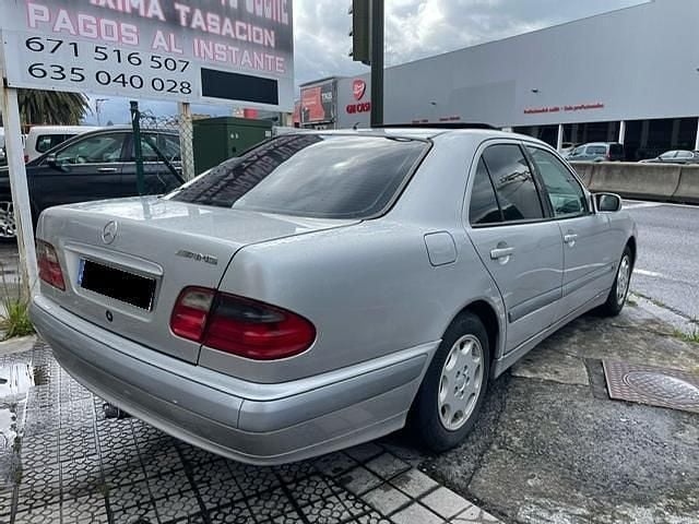 Usado Mercedes E220 Elegance 143 CV (105 kW) 2000 Gris / plata Berlina