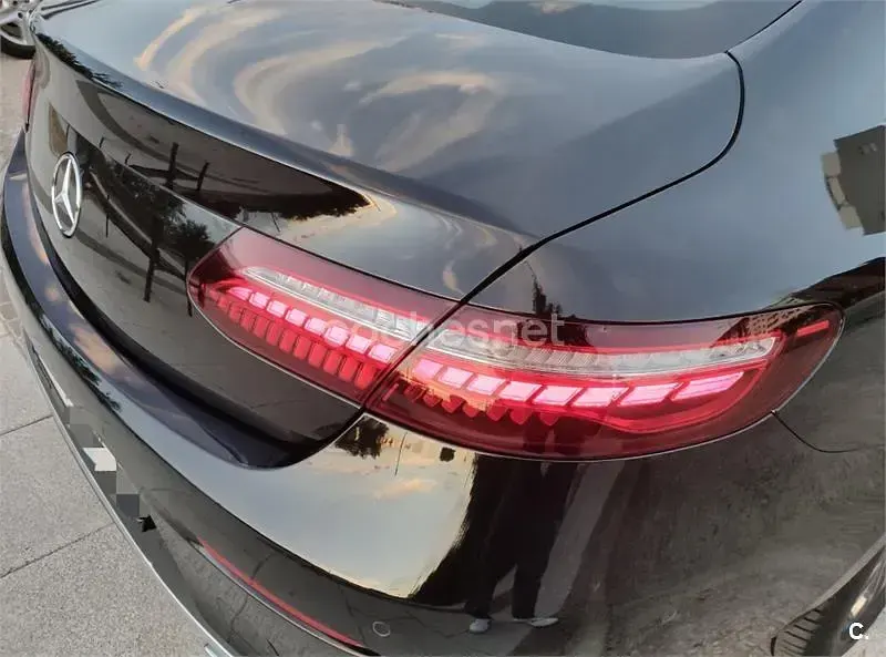 Usado Mercedes E220 194 CV (142 kW) 2021 Negro Coupe