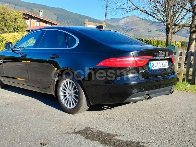 Usado Jaguar XF Prestige 250 CV (183 kW) 2018 Negro Berlina