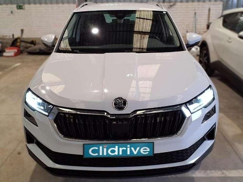Usado Skoda Karoq Ambition 150 CV (110 kW) 2022 Blanco SUV