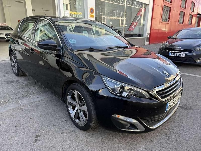Usado Peugeot 308 Allure 131 CV (96 kW) 2016 Negro Utilitario