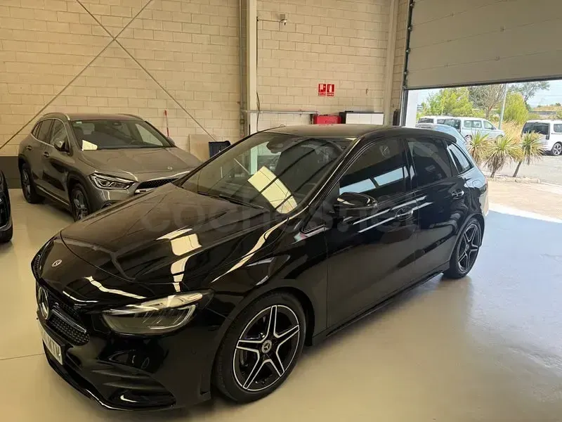 Usado Mercedes B200 150 CV (110 kW) 2024 Negro Utilitario