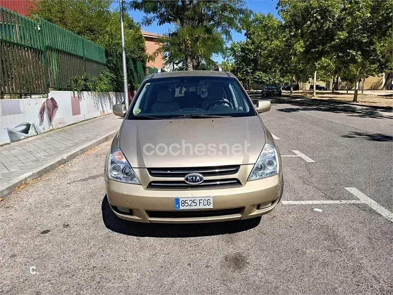 Usado Kia Carnival EX 185 CV (136 kW) 2006 Beige Monovolumen