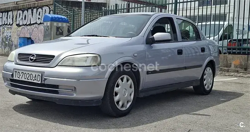 Usado Opel Astra Comfort 100 CV (73 kW) 1999 Gris / plata Berlina