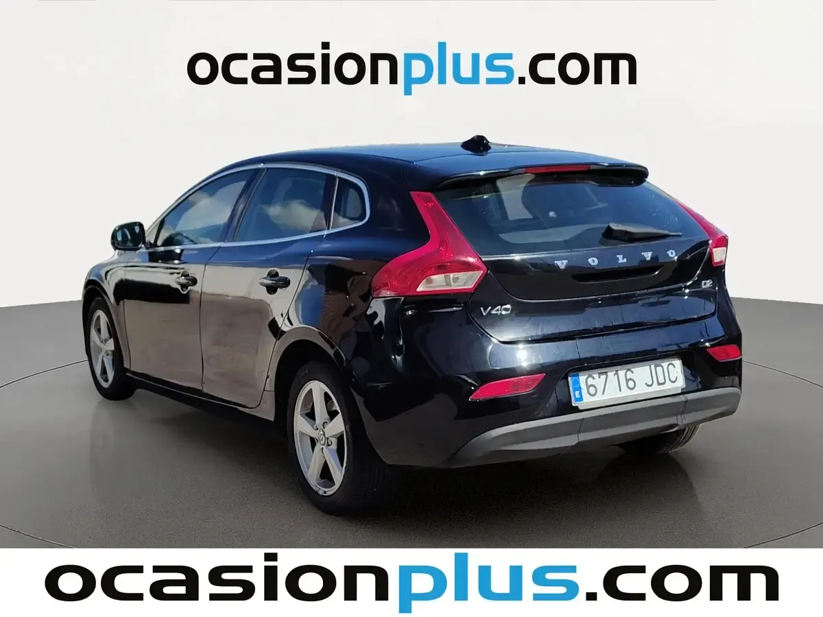 Usado Volvo V40 Momentum 115 CV (84 kW) 2015 Negro Utilitario