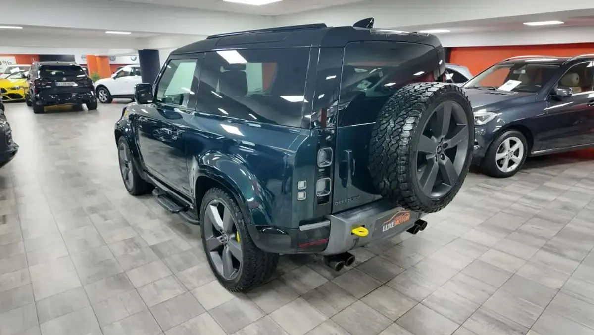 Usado Land Rover Defender 525 CV (386 kW) 2022 Verde SUV