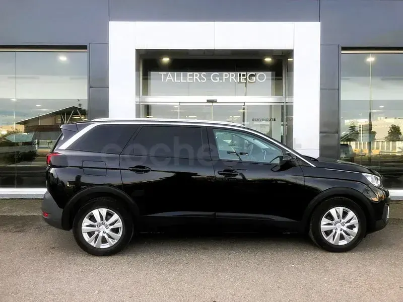 Usado Peugeot 5008 Active 120 CV (88 kW) 2017 Negro SUV