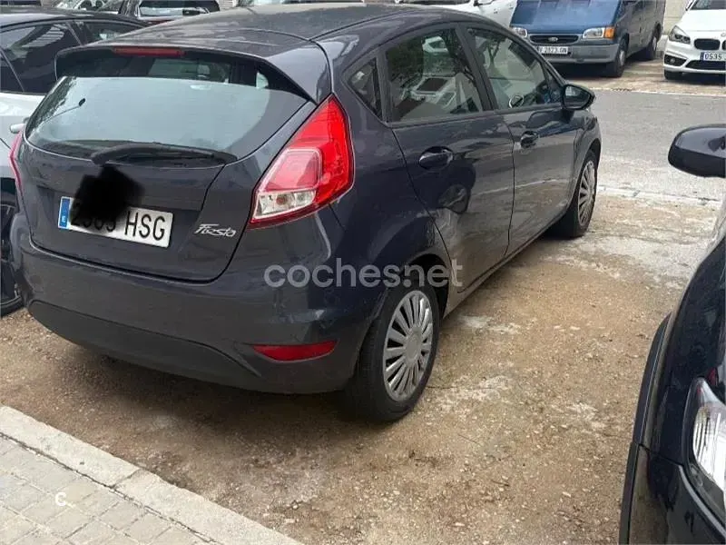 Usado Ford Fiesta Trend 82 CV (60 kW) 2013 Negro Berlina
