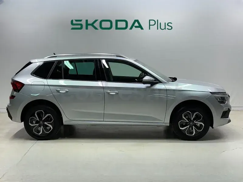 Usado Skoda Kamiq Selection 115 CV (84 kW) 2025 Gris / plata SUV