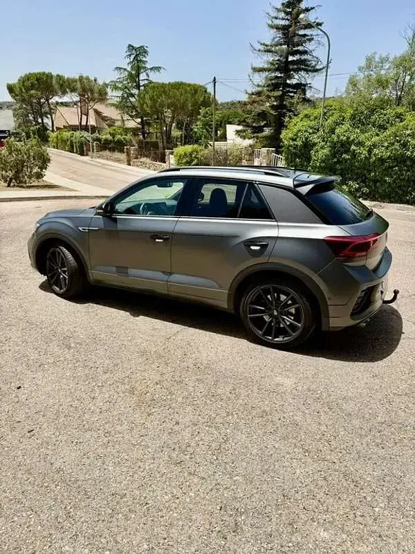 Usado VW T-Roc R 300 CV (220 kW) 2025 Gris SUV