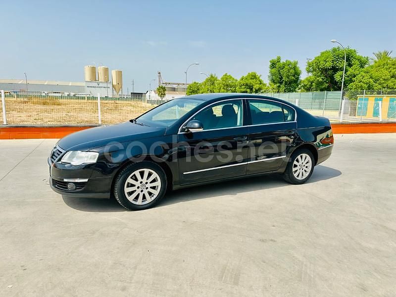 Negro Usado 2007 VW Passat Advance Berlina | 4999 € (Precio justo) - Imagen 1/4