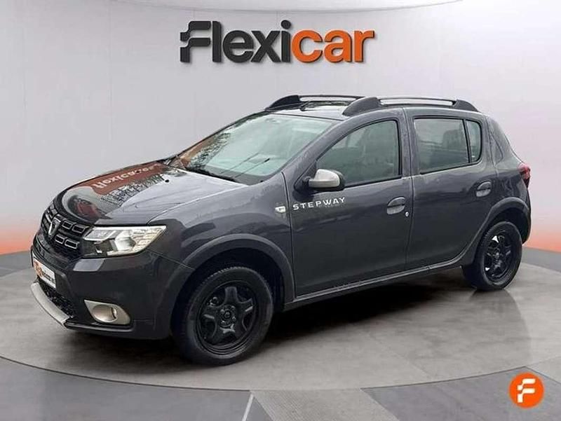 Usado Dacia Sandero Acces 75 CV (55 kW) 2019 Gris Utilitario