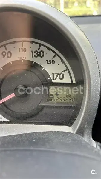 Usado Toyota Aygo 54 CV (39 kW) 2009 Negro Utilitario