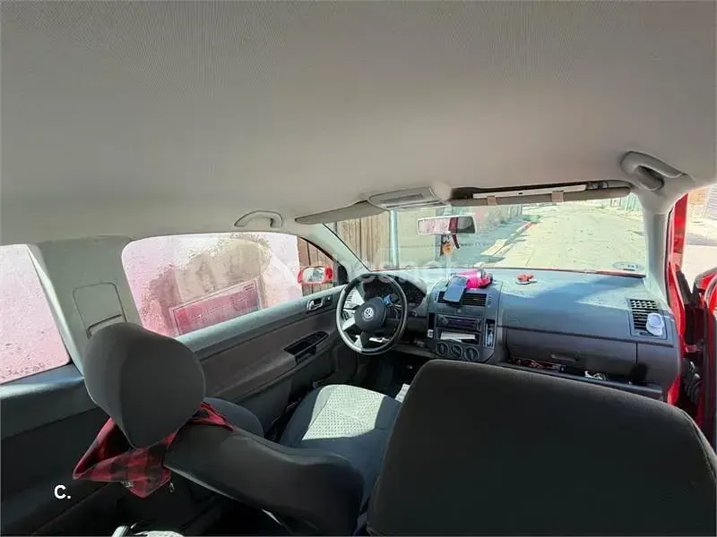 Usado VW Polo Conceptline 65 CV (47 kW) 2003 Rojo Berlina