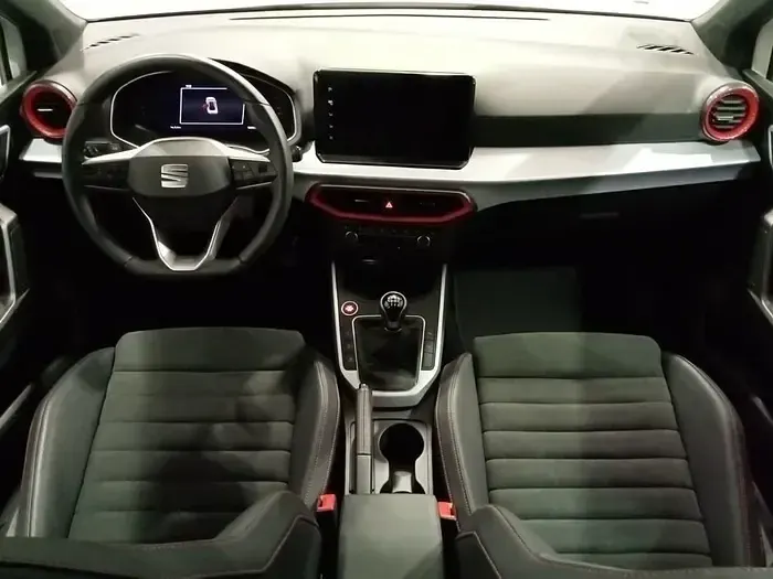 Usado Seat Arona FR 110 CV (80 kW) 2023 Blanco SUV