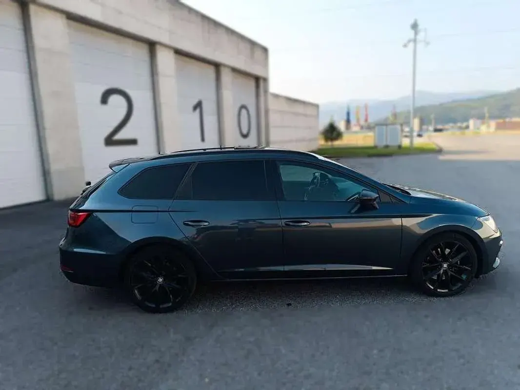Usado Seat Leon ST FR 150 CV (110 kW) 2020 Gris Familiar