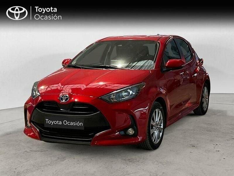 Rojo Usado 2024 Toyota Yaris Hybrid Active Berlina | 20.950 € (Precio justo) - Imagen 1/4