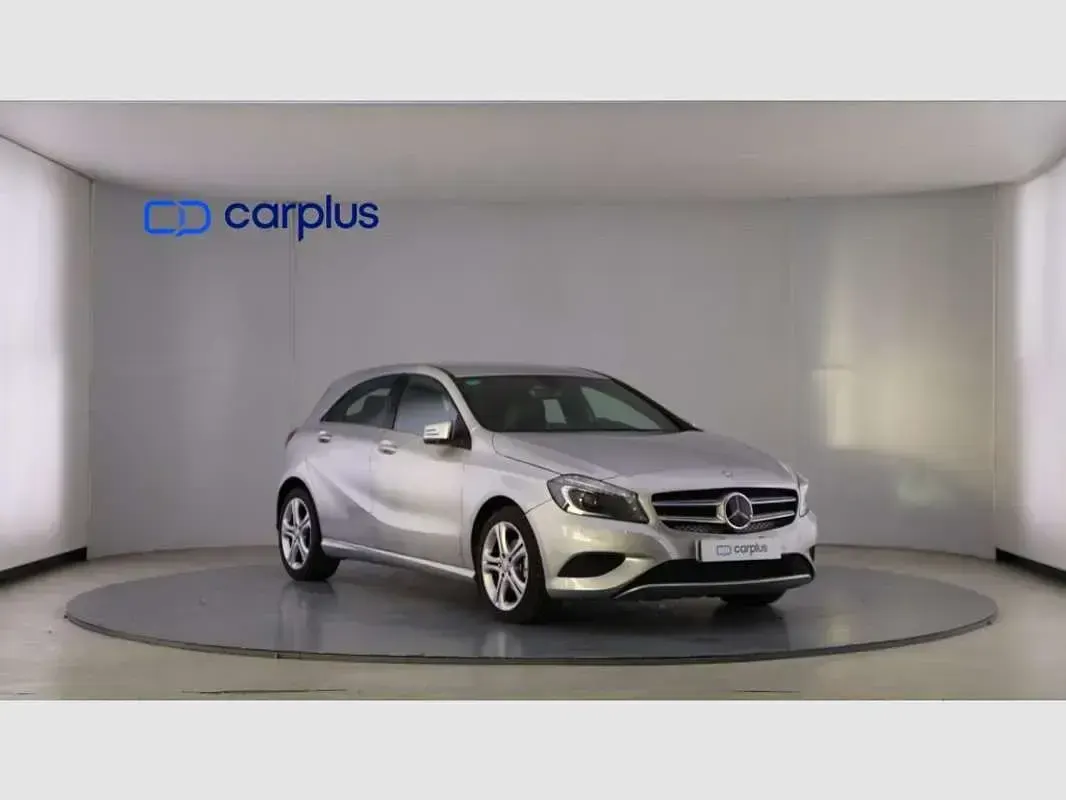 Usado Mercedes A180 Style 109 CV (80 kW) 2017 Plateado Utilitario