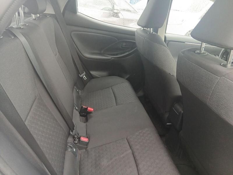 Usado Toyota Yaris Hybrid Active 116 CV (85 kW) 2022 Blanco Berlina