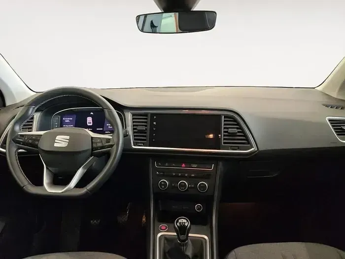 Usado Seat Ateca Style 150 CV (110 kW) 2025 Gris plata SUV