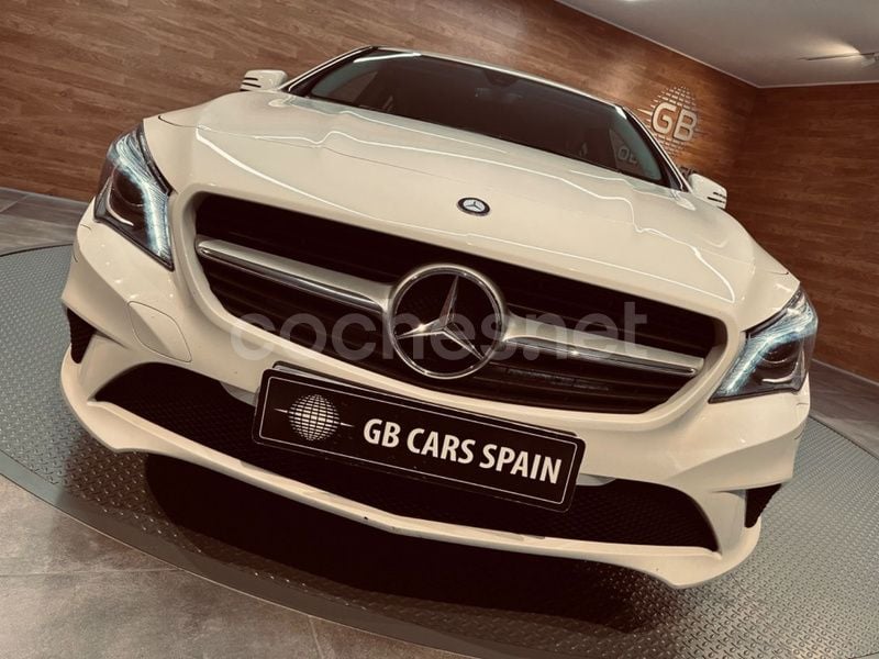 Usado Mercedes CLA220 Shooting Brake Urban 177 CV (130 kW) 2016 Blanco Familiar
