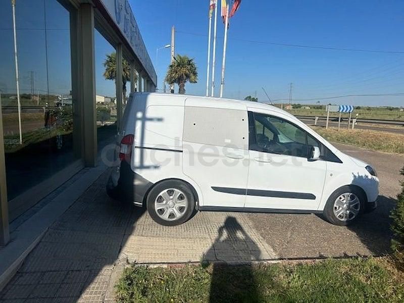 Usado Ford Tourneo Courier Ambiente 75 CV (55 kW) 2019 Blanco Monovolumen