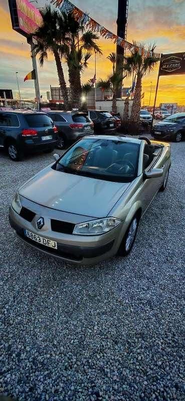 Usado Renault Mégane Cabriolet Privilege 136 CV (100 kW) 2005 Marrón Descapotable