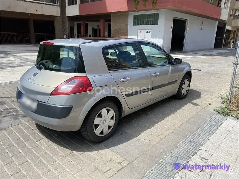Usado Renault Mégane 105 CV (77 kW) 2005 Gris / plata Berlina